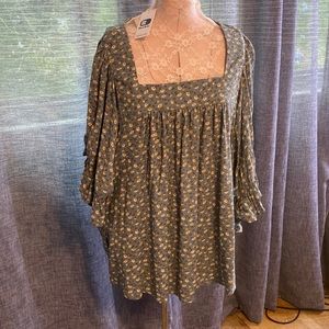 Pretty floral square neck bell sleeve top by Buckle sz XL NWT